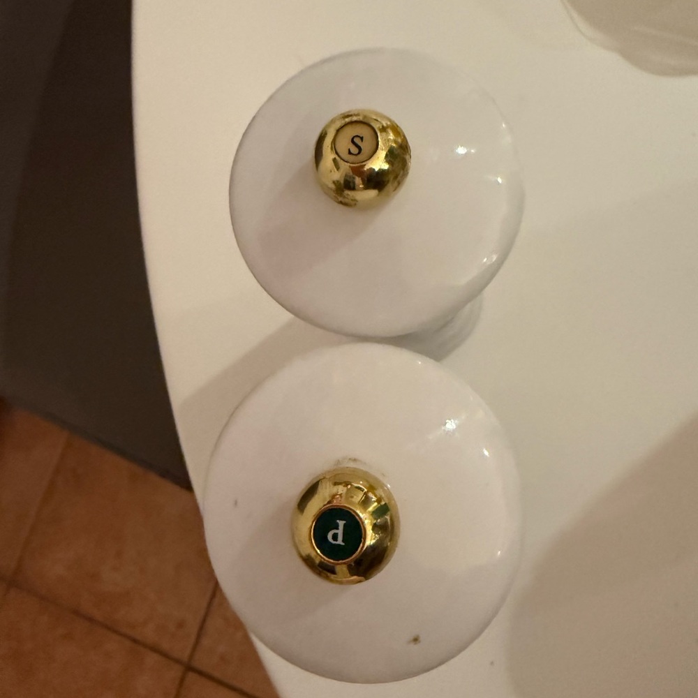 Portmeirion Botanical Ceramic Salt and Pepper Shaker Set with Gold Accents - Picture 5 of 5